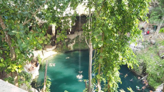 メキシコ・カンクンの「セノーテ・イクキル(Cenote ik kil)」