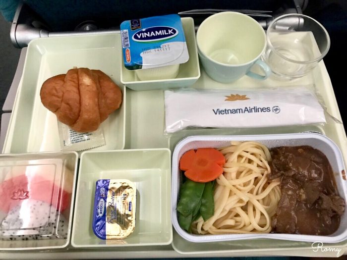 ハノイから成田へのベトナム航空機内食