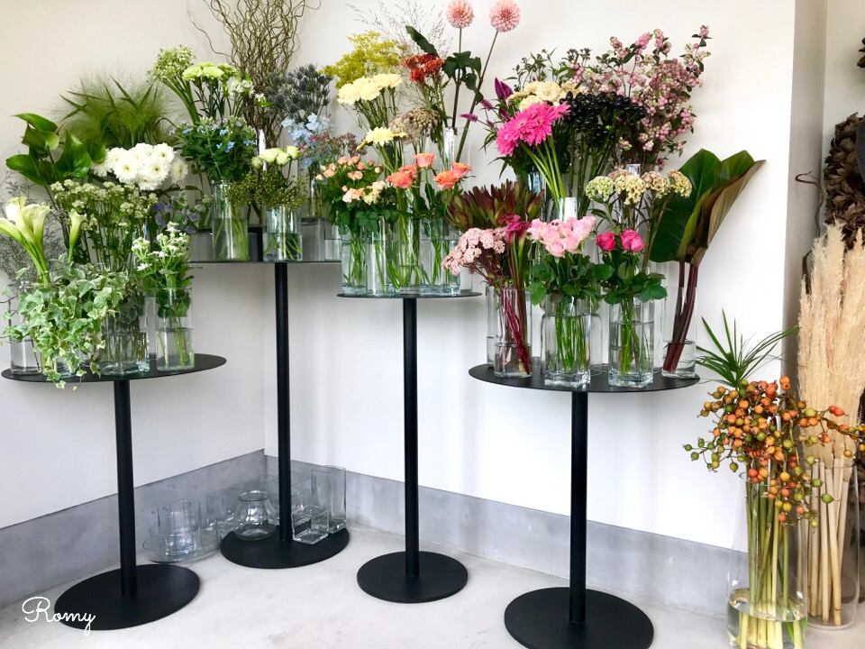 店内の花々