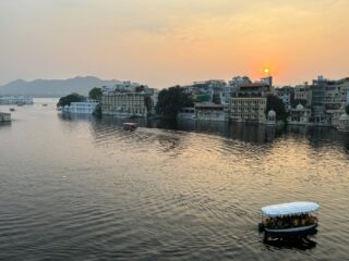 ピチョーラ湖と夕焼け